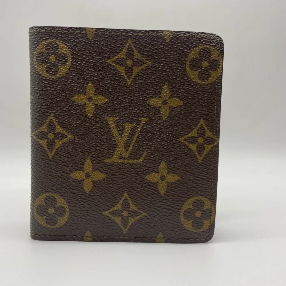 Louis Vuitton Monogram Men’s Wallet - Picture 2 of 9